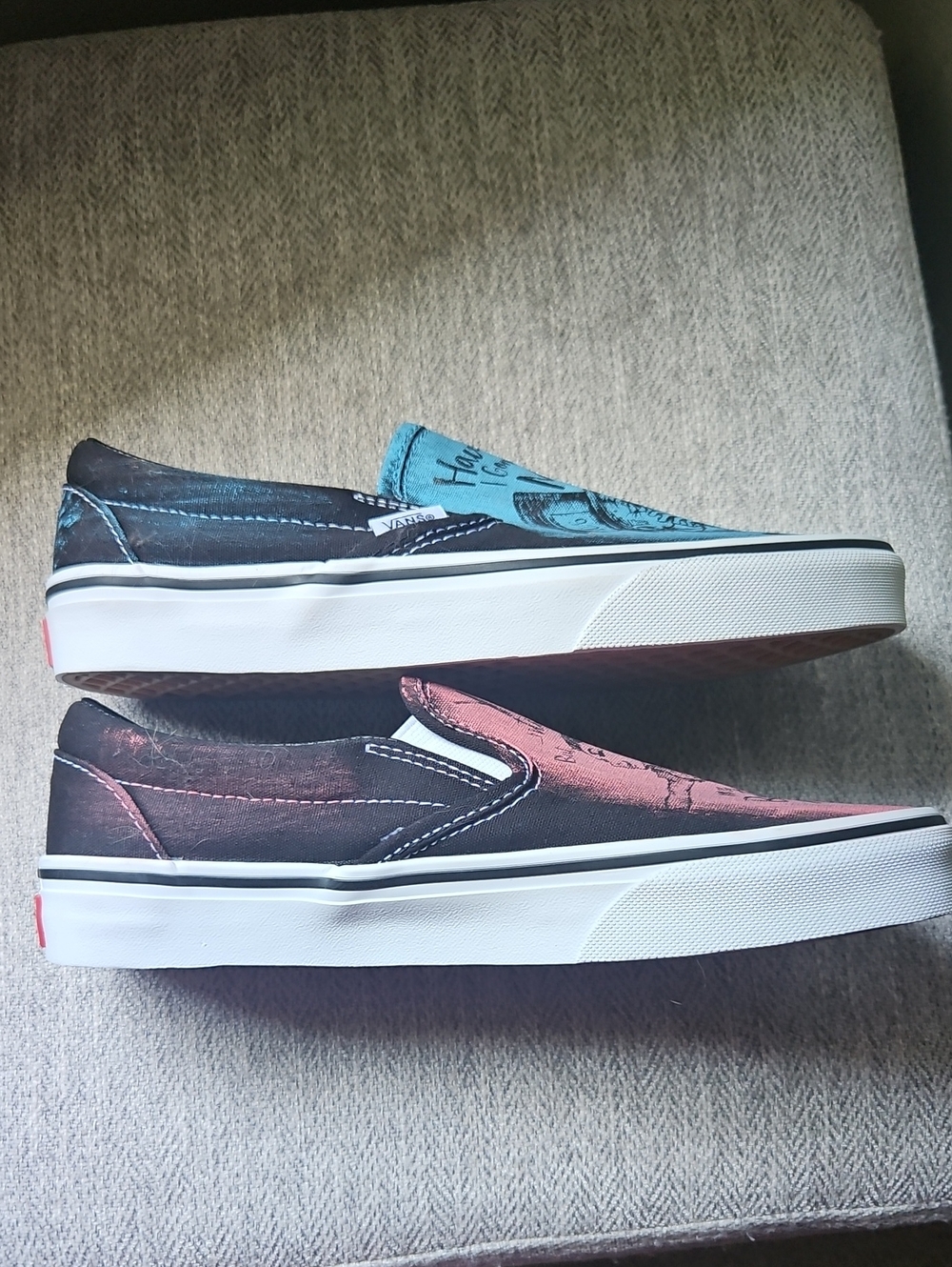 NWOT Vans Alice In Wonderland Slip-On Pair Blue & Red Canvas Sneakers 7W/5.5M - Picture 4 of 9